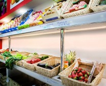 Instalación Fruteria calle Navellos. Valencia.