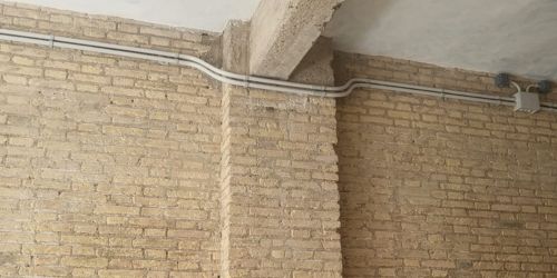 Proyecto de instalación eléctrica de superficie con tubos de PVC en una reforma en Valencia por Llumiart